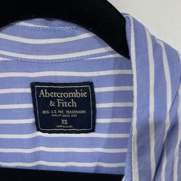 EUC Abercrombie button down- XS - Picture 2 of 7